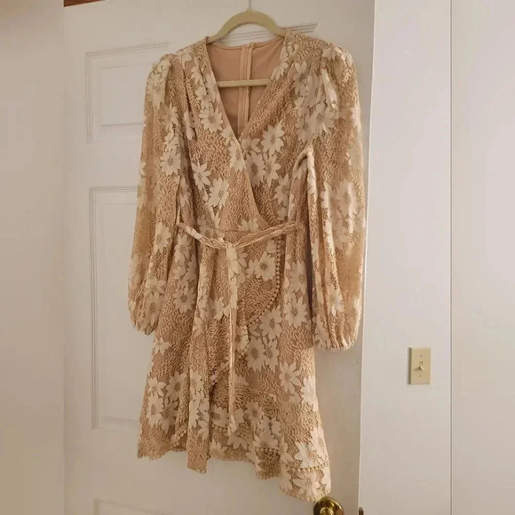 Cute nude color lace dress - Picture 1 of 5